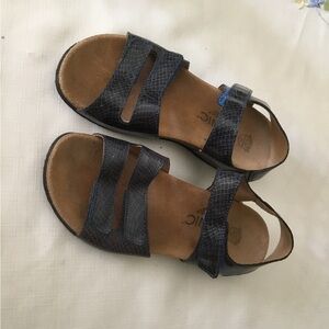 Vionic Navy Blue Women's Adjustable Strap Sandals